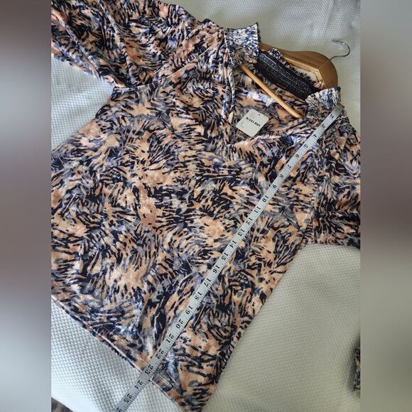 Free people go get'Em crushed velvet balloon sleeve blouse - Picture 10 of 12